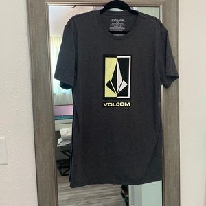 Never worn Volcom Tshirt